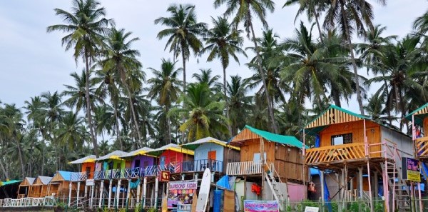 Traveling in Goa: airport and transportation.